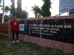 Walau bagaimanapun, setelah dipersetujui bersama, jajahan pasir mas telah diasingkan pada tahun 1918. Pejabat Daerah Pasir Mas Kelantan