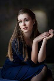 Pin By Amar Panchal On Lady Portrait Studio Poses Portrait Photography Poses Headshot Poses Portrait Photography