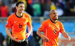 De club uit de duitse bundesliga bevestigde vanmiddag de komst van de limburger. Mark Van Bommel Im Interview Bayerns Kapitan In Der Zwickmuhle Goal Com