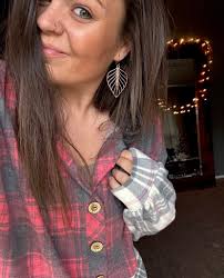 You all know I'm a huge advocate for small businesses 🤍 So, here's another  one you need to follow! Bryn Rose Boutique VIP Babes.. fall vibes 🛍️ 🍁  She's a local small