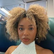 Alma Rex's Instagram, Twitter & Facebook