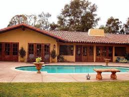 California Hacienda Style Homes Lime Paint Hacienda Style Santa Barbara Area Info Sanfranciscodecors Spanish Style Homes Spanish Style Mediterranean Homes