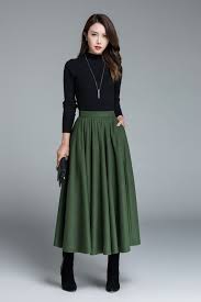 49 Modest But Classy Skirt Outfits Ideas Suitable For Fall Addicfashion Maxi Skirt Outfits Skirt Fashion Maxi Skirt Winter