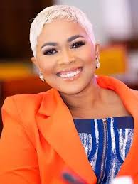 Ok… hear me out… I had to speed up this video because my reaction to  everything this beautiful box was just 💥 Buuuuutttt i had to let you hear  a bit of