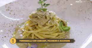 Tonnarelli Con Carciofi Pecorino E Acciughe Dello Chef Antonino Cannavacciuolo Ricette Carciofi Acciughe