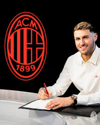 🔴🇲🇽El AC Milan hace oficial el fichaje del mexicano Santiago Giménez.  “¡Órale, wey! El AC Milan se acaba de poner un poco más mexicano. Santiago  Giménez es nuevo Rossonero 🔴⚫. El delantero