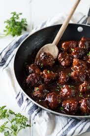 Add the bay leaf, parsley, red pepper flakes, salt, and pepper. 18 Marvelous Meatball Recipes Your Family Will Love