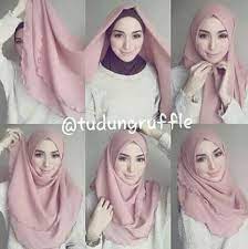 This use of the tudung was uncommon prior to the 1979 iranian revolution, and the places that had women in tudung tended to be rural areas. Tudung Ruffle Gaya Hijab Kerudung Kursus Hijab