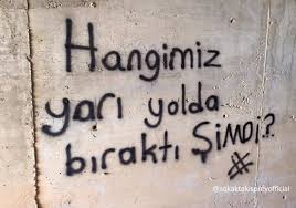 Hangimiz Yari Yolda Birakti Simdi Yalniz Adam Ask Sozleri Duvar Yazilari Ozlu Sozler Duvar Sozleri Duvar