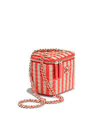 Maybe you would like to learn more about one of these? Kleine Vanity Mit Kette Bast Jutefaser Goldfarbenes Metall Chanel