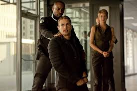 Shailene diann woodley (* 15. Die Bestimmung Insurgent Sofahelden
