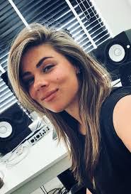 Laura Dam's Instagram, Twitter & Facebook