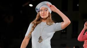 Yes, i found out the day before the tom ford show i was so nauseous backstage but i learned i could kinda control it if i continuously ate, so my mom would pack me snacks before. Gigi Hadid Esta Fue La Increible Reaccion De La Modelo Cuando Se Le Rompio Un Taco En La Pasarela Rpp Noticias