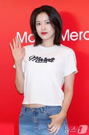 뉴스1 ☆]안유진, 청바지가 잘 어울리는 댕댕이 - 뉴스1