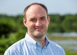 Daniel Hertz's Instagram, Twitter & Facebook