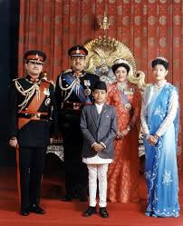 The Nepalese Royal Family L R Prince Dipendra King Birendra Prince Nirajan Queen Aishwarya And Princess Shruti Royal Family Nepal Culture Royal