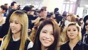 *shoots heart eyes at umji* moonbyul: Moon Byul Mamamoo Khong Biáº¿t Co Krystal F X Ä'áº±ng Sau