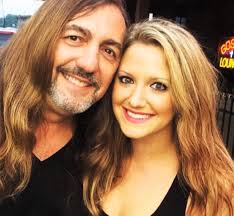 Dean Foltz's Instagram, Twitter & Facebook