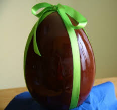 Ingredienti per l'uovo di pasqua fatto in casa l'ingrediente principale è ovviamente il cioccolato , meglio se fondente , e ne servono 600 grammi ; Uovo Di Pasqua Fatto In Casa Regali Funtastici