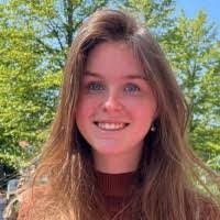 Lisa Bos's Instagram, Twitter & Facebook