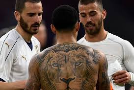 Looking for memphis depay's tattoos? Memphis Depay Urges Holland To 039 Keep The Faith 039 As He Shows Off New Lion Tattoo On His Back Mailonline Sport Scoopnest