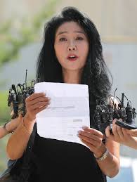 여권의 유력 차기 대선 주자인 이 지사는 최근 2차 재난지원금을 놓고 모든 국민 지급을 주장하며 친문(親文) 진영과 대립각을 세웠다. Fxkboymstmdwom