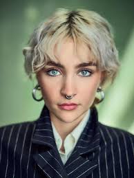 Alice Melville's Instagram, Twitter & Facebook