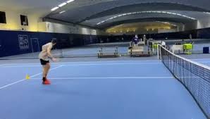 Si allena da ormai cinque anni con coach cédric raynaud e con il preparatore atletico cyril brechbuhl, che hanno brevettato per la preparazione invernale un metodo innovativo con lunghi e intensi allenamenti sulle racchette da neve, prima di. Tennis Legend Ugo Humbert Beast Mode Training Facebook