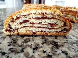 Le Biscuit Roule A La Confiture De Coing D Antan Fait Partie De Ces Douceurs D Enfance Typiquement Tunisiennes Ni Les Cookies Ni Les Recipes Food Breakfast