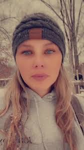 Amber Levin's Instagram, Twitter & Facebook