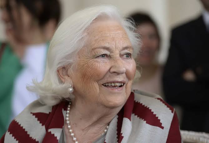 Koningin Paola is gevallen en moet vier weken rust houden