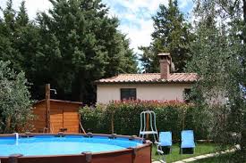 Privates Ferienhaus Mit Pool In Panoramalage Auf Dem Land Ferienhaus Ferienhaus Mit Pool Outdoor Dekorationen