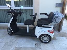 Siyah Ve Beyaz 2 Koltuk Motor Scooter In Istanbul Letgo Scooter Siyah Ve Beyaz Motorlar