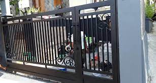 Kerusakan pagar besi minimalis ini biasanya ditandai dengan karat meski terbilang lebih mahal, model pagar besi minimalis ini tentunya punya banyak kelebihan. Pintu Minimalis Motif Kembang Papandayan Hanya 700 Rb Meter