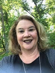 Julie Mabe's Instagram, Twitter & Facebook