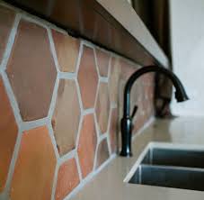 Terracotta Tile As Backsplash Perfect For Rustic Kitchen And Outdoor Kitchens Terracotta Tile B Terracotta Tiles Kitchen Splashback Rustic Kitchen Backsplash