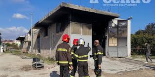 In attesa che il corona virus ci abbandoni — in pescara, italy. Pescara A Fuoco Capannone Di Un Azienda Di Ingrosso Fiori Pescara Il Centro