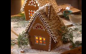 Martha Stewart Builds A Classic Gingerbread Cottage Gingerbread House Gingerbread Gingerbread House Recipe