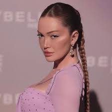 Ece Bolat's Instagram, Twitter & Facebook