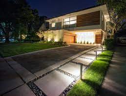 Even if your front yard is small, introducing the perfect landscaping will make it look inviting and cause visitors to not pay attention to the size. 75 Beautiful Driveway Pictures Ideas July 2021 Houzz