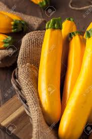 Roh Organisch Gelbe Zucchini Kurbis Bereit Zu Zerschneiden Lizenzfreie Fotos Bilder Und Stock Fotografie Image 59919662