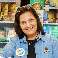 Claudia Loomis's Instagram, Twitter & Facebook