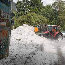 Amtliche unwetterwarnung vor starker schneeverwehung. 3gbqj4aaew2xm