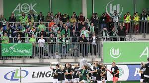 Die volkswagen arena hat eine kapazität von 30.000 plätzen, davon 22.000 sitzplätze und 8.000 variable stehplätze. Vfl Wolfsburg Mehr Sitzplatze Bei Den Heimspielen Der Frauen Nicht Alle Fans Finden Das Gut Sportbuzzer De