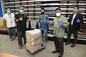 Fakulti kejuruteraan fakulti kemanusiaan, seni dan warisan fakulti kewangan antarabangsa labuan fakulti komputeran dan informatik fakulti perniagaan, ekonomi dan perakaunan fakulti pertanian lestari fakulti perubatan dan sains kesihatan fakulti perubatan dan sains kesihatan. Sumbangan Rm50 000 Bantu Bangunkan Sistem Penilaian Risiko Covid 19 9 Institusi Pengajian Tinggi Wilayah Berita Harian