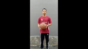 Dalam beberapa kategori yang masuk dalam jenis kesalahan ini 3 Teknik Dasar Passing Dalam Permainan Bola Basket Youtube