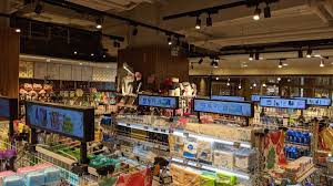 Jede bareinrichtung sendet einen eigenen code aus. Digital Signage Displays Thronen Uber Supermarktregale Invidis