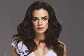 Completa tus nuevos looks favoritos con diferentes accesorios de moda, y no te olvides de consultar las novedades en calzado para mujer. Mujer Serie La Vida Real De Ozge Ozpirincci La Protagonista De La Serie Mujer Cine Y Television Los40