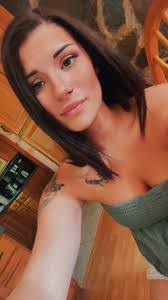 Victoria Ellis's Instagram, Twitter & Facebook