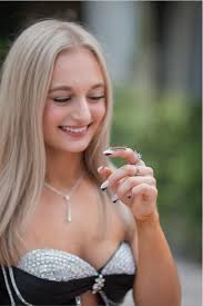 Oh em gee , Grandma is leaving the hospital with two tiny girls as company  :). Yep Heather and Pat took home three wiener Queens!!! We shall wait for  their names and